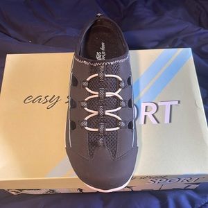 Easy Street Barbara Slip-On Sneaker. 8WW